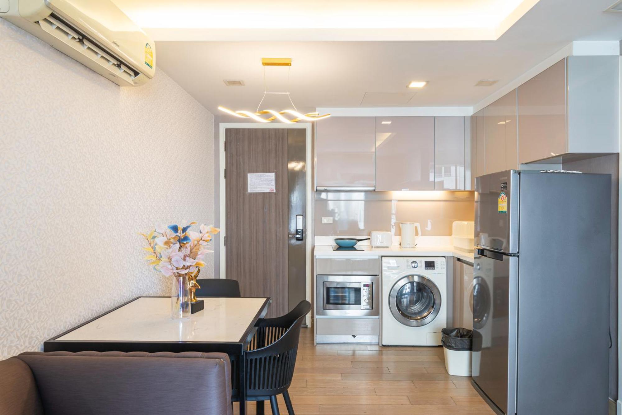 شقة Dazzle Sukhumvit 7 By Lefoyer بانكوك المظهر الخارجي الصورة